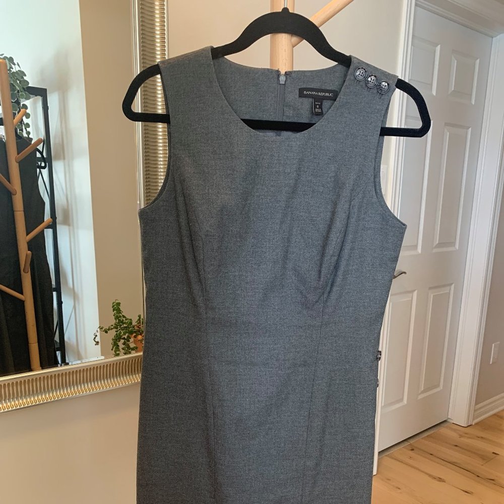 Sleeveless dress